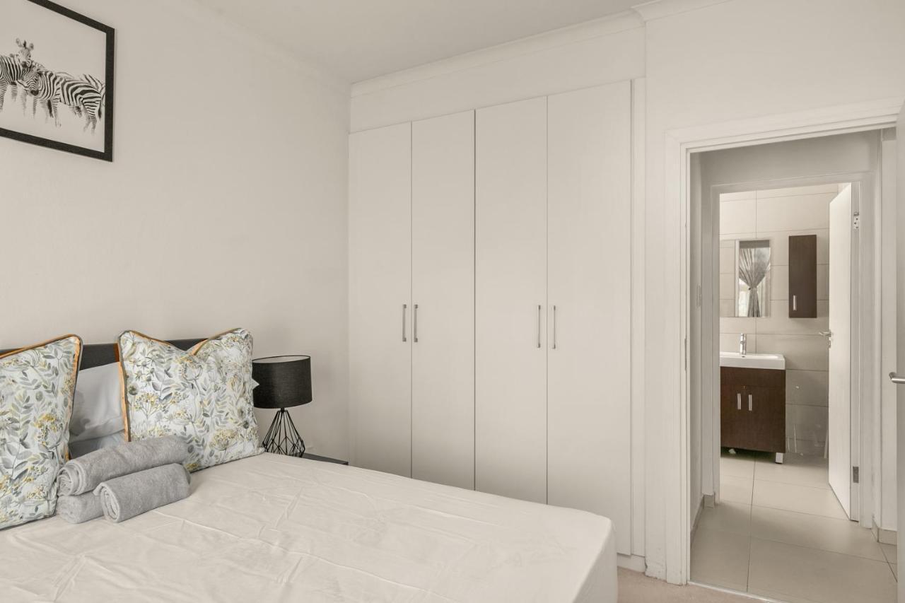 V&S Apartments - Immaculate Luxury Apartment In Fourways, Johannesburg 샌톤 외부 사진