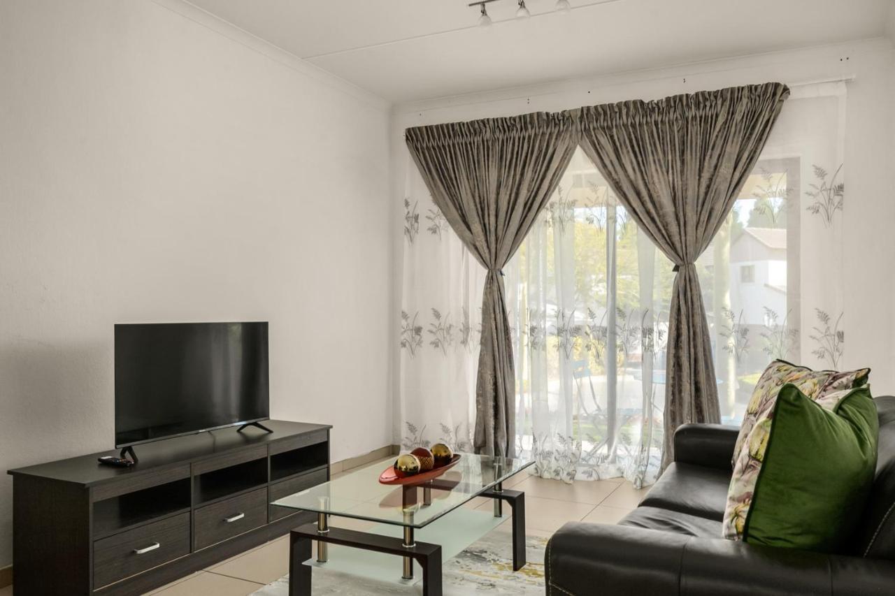 V&S Apartments - Immaculate Luxury Apartment In Fourways, Johannesburg 샌톤 외부 사진